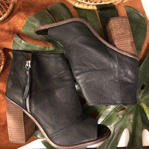 Kelsi Dagger Black Leather Peep Toe ZipUp Booties